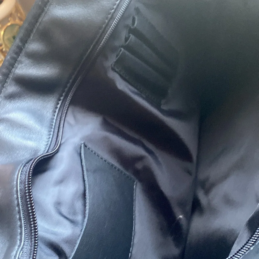 Black Leather Men's Bag - Picture 6 of 10